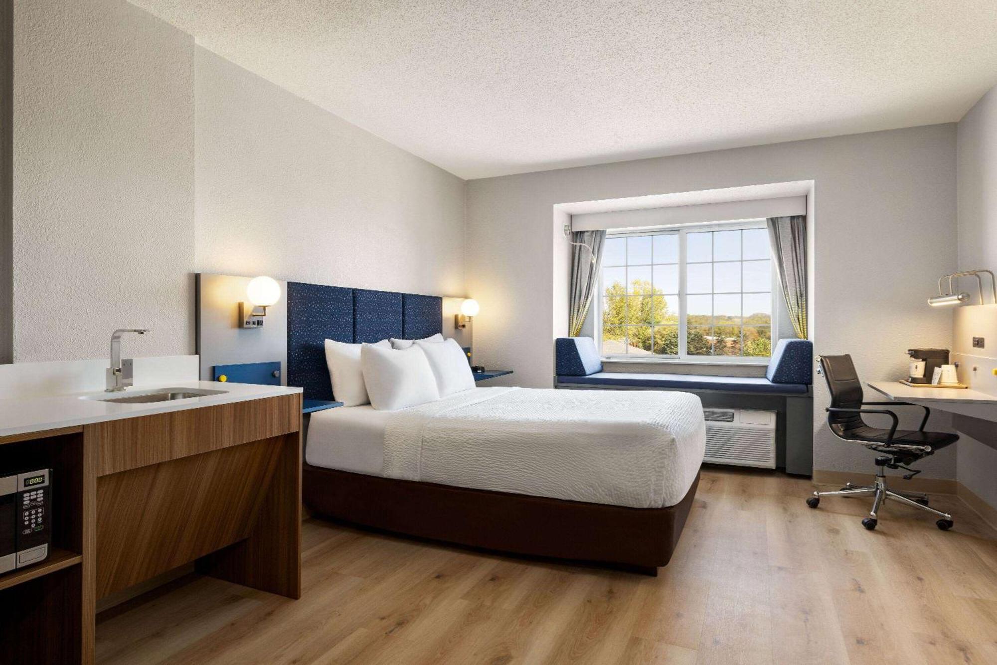 Microtel & By Wyndham Hotel