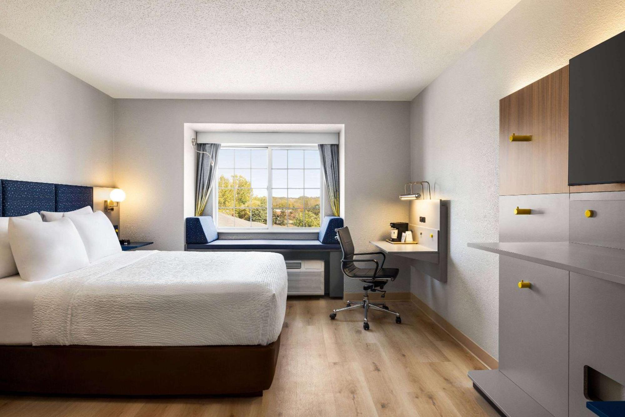 Microtel & By Wyndham Hotel New Ulm