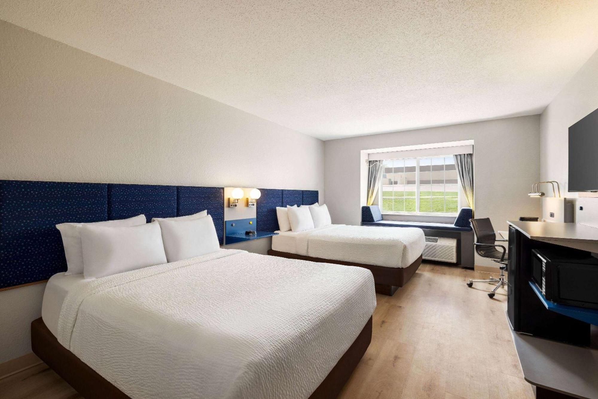 Hotel Microtel & By Wyndham