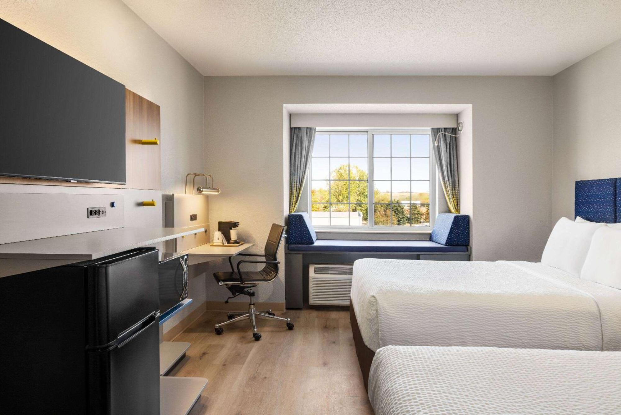 Hotel Microtel & By Wyndham 2*