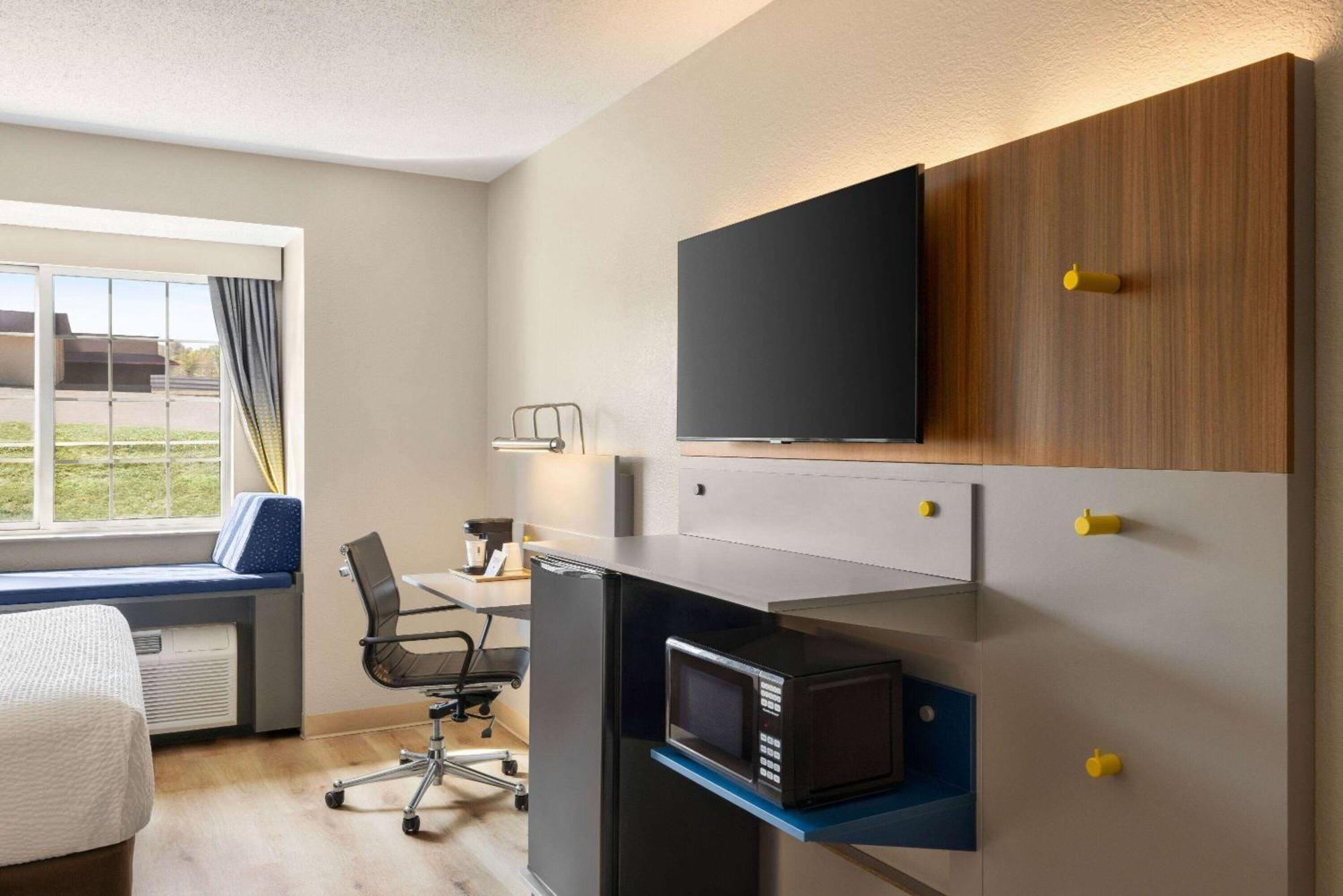 Microtel & By Wyndham Hotel New Ulm