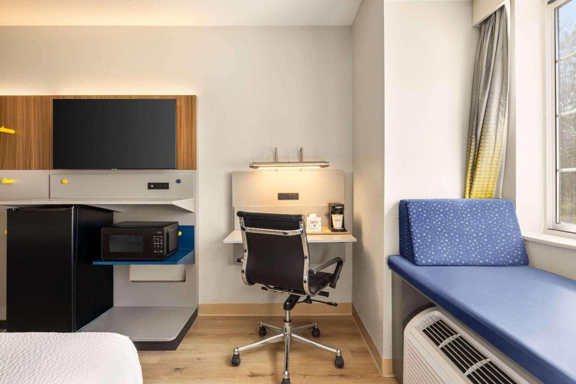 Microtel & By Wyndham 2*